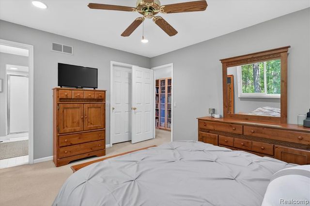 7071 Foxcreek Drive, Canton, MI 48187