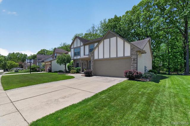 7071 Foxcreek Drive, Canton, MI 48187