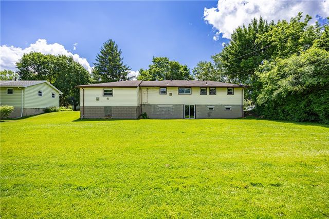 87 Manordale Lane, Henrietta, NY 14623
