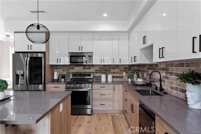 11858 W Flower Lane, Valley Village, CA 91607