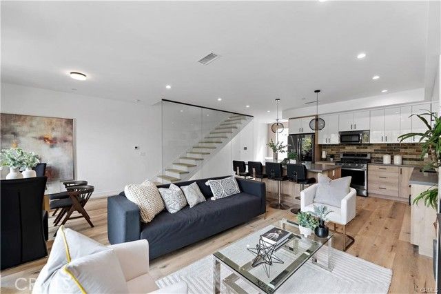 11858 W Flower Lane, Valley Village, CA 91607