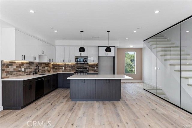 11858 W Flower Lane, Valley Village, CA 91607