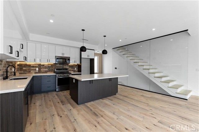 11858 W Flower Lane, Valley Village, CA 91607