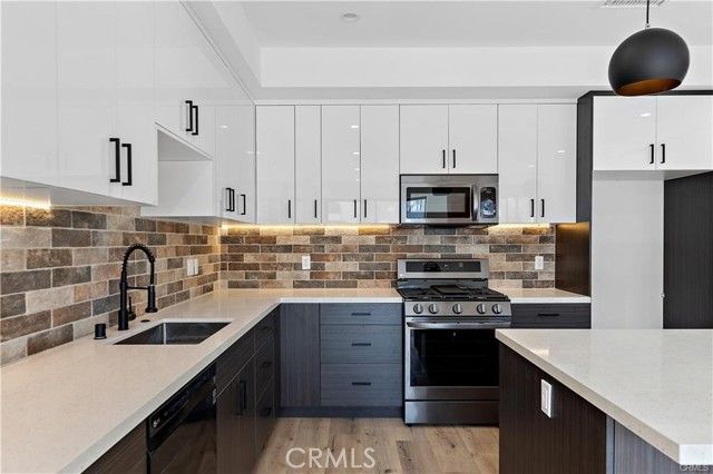 11858 W Flower Lane, Valley Village, CA 91607