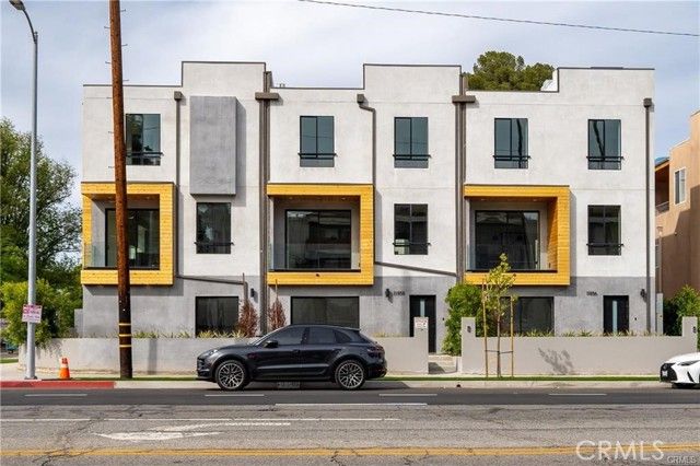 11858 W Flower Lane, Valley Village, CA 91607