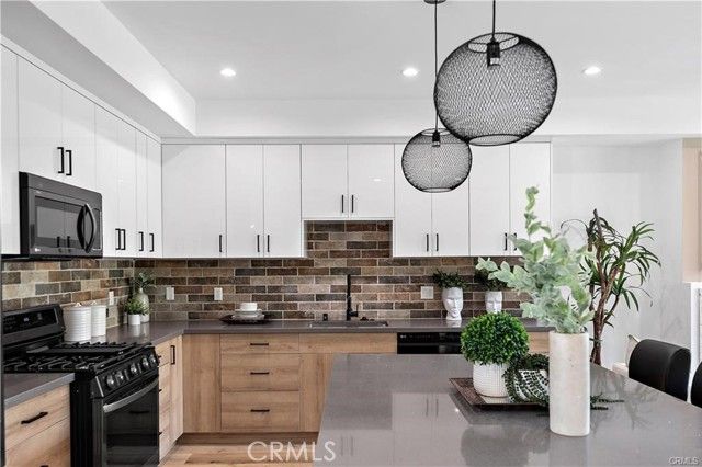 11858 W Flower Lane, Valley Village, CA 91607