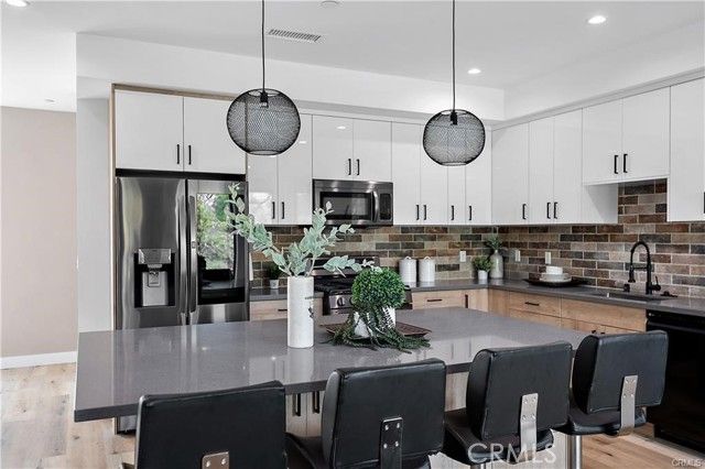 11858 W Flower Lane, Valley Village, CA 91607