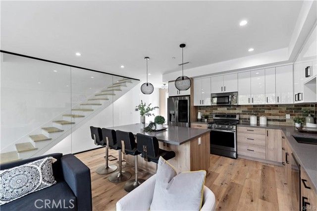 11858 W Flower Lane, Valley Village, CA 91607