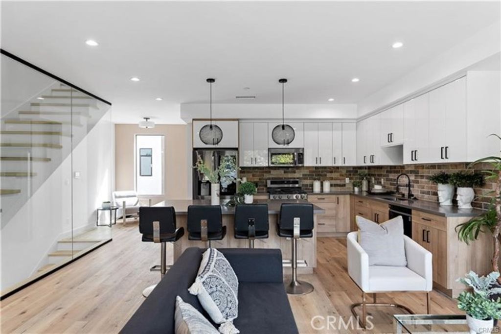 11858 W Flower Lane, Valley Village, CA 91607