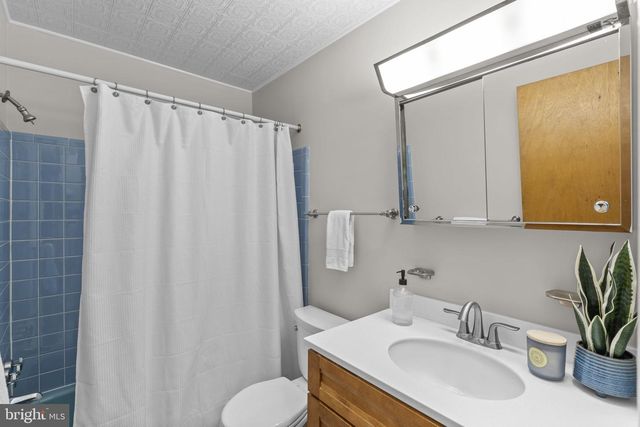 7515 FAIRWOOD LN, Falls Church, VA 22046