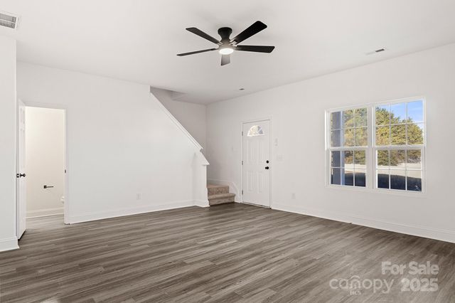 2533 Meadow Crossing Drive, Dallas, NC 28034