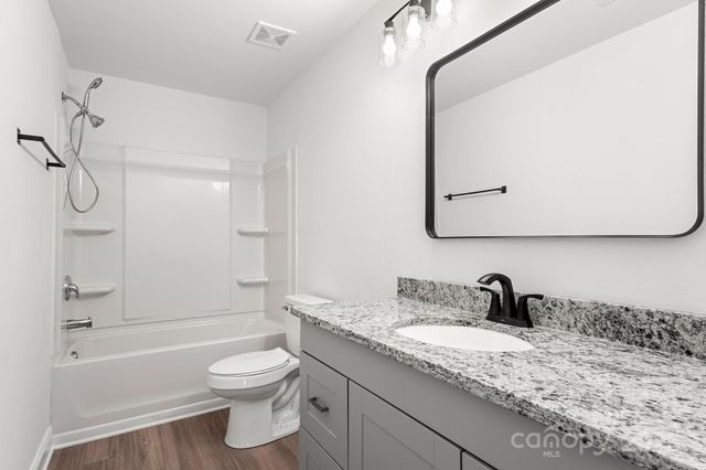 2533 Meadow Crossing Drive, Dallas, NC 28034