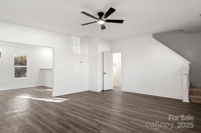 2533 Meadow Crossing Drive, Dallas, NC 28034