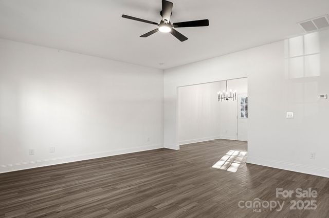 2533 Meadow Crossing Drive, Dallas, NC 28034