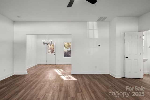 2533 Meadow Crossing Drive, Dallas, NC 28034