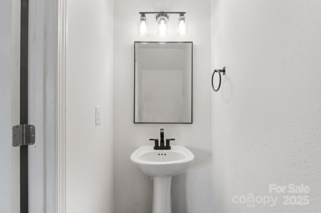 2533 Meadow Crossing Drive, Dallas, NC 28034