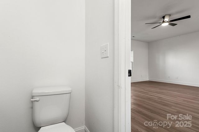 2533 Meadow Crossing Drive, Dallas, NC 28034