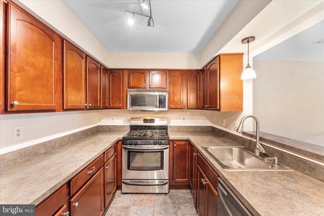 12569 KEMPSTON LN, Woodbridge, VA 22192