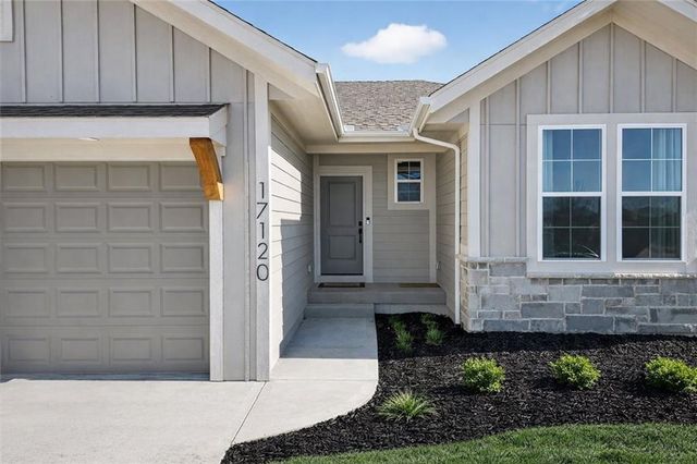 17120 W 168th Place, Olathe, KS 66062