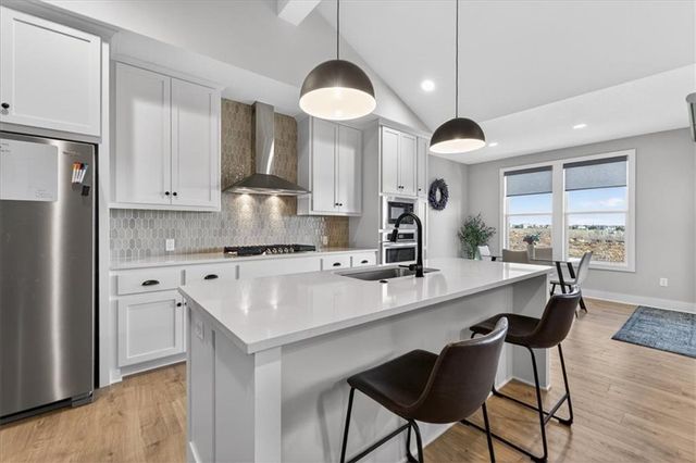 17120 W 168th Place, Olathe, KS 66062