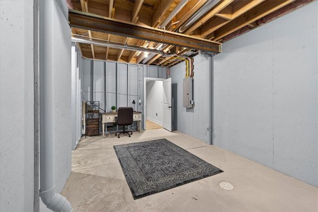 17120 W 168th Place, Olathe, KS 66062