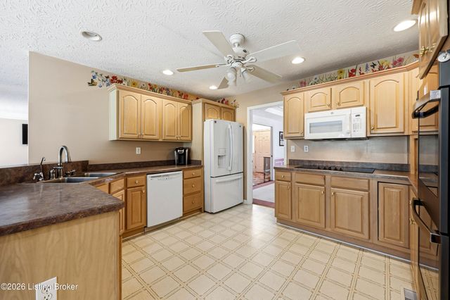 287 Woods Bend Dr, Brooks, KY 40109