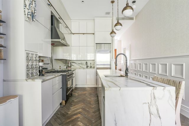 457 W 22ND Street EF, New York City, NY 10011