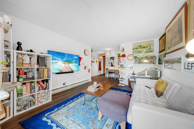 320 Circle Avenue 403, Forest Park, IL 60130