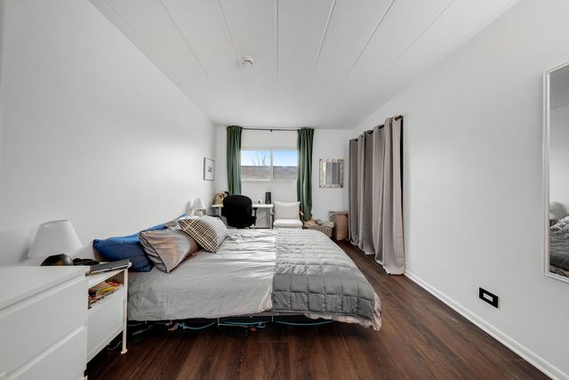 320 Circle Avenue 403, Forest Park, IL 60130