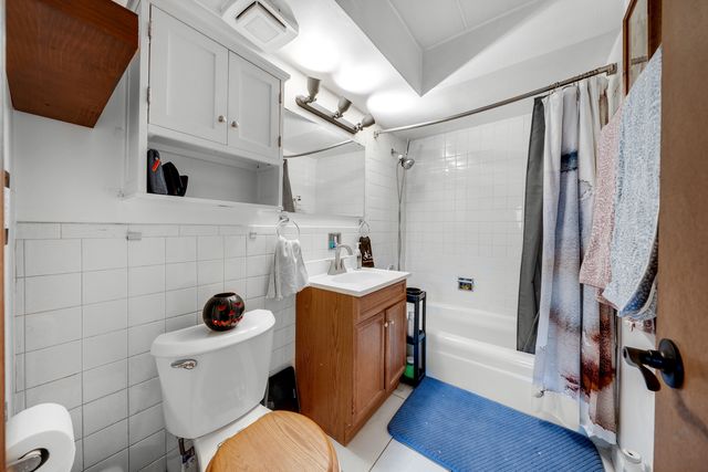 320 Circle Avenue 403, Forest Park, IL 60130