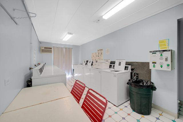 320 Circle Avenue 403, Forest Park, IL 60130