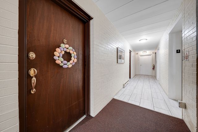 320 Circle Avenue 403, Forest Park, IL 60130