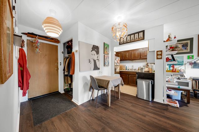 320 Circle Avenue 403, Forest Park, IL 60130