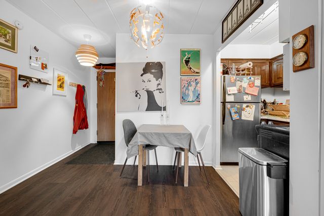 320 Circle Avenue 403, Forest Park, IL 60130