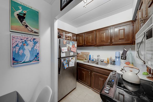 320 Circle Avenue 403, Forest Park, IL 60130