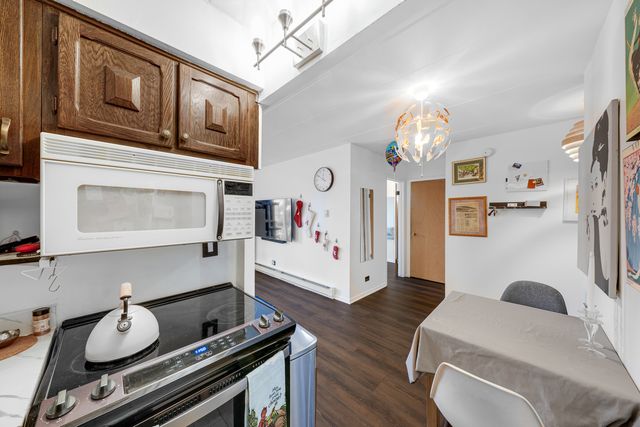 320 Circle Avenue 403, Forest Park, IL 60130