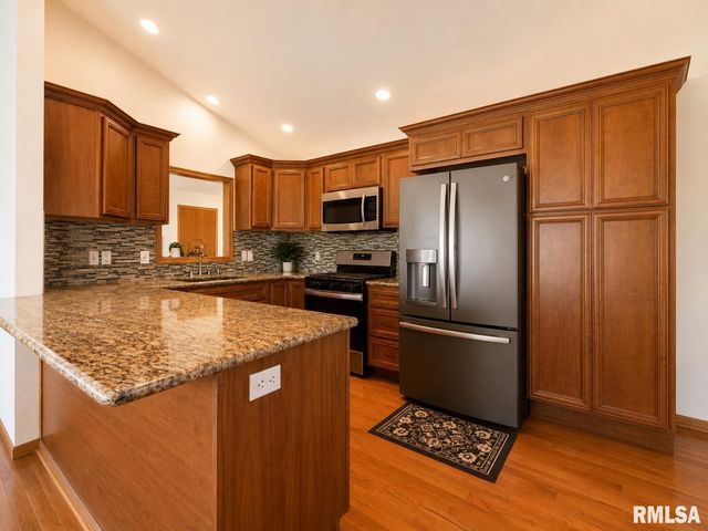 1816 PARKFIELD Drive, Pekin, IL 61554