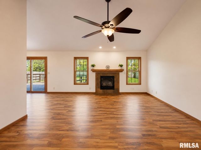 1816 PARKFIELD Drive, Pekin, IL 61554
