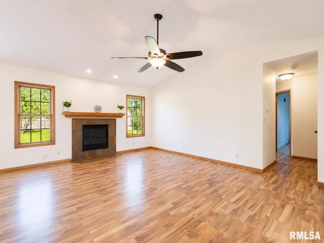 1816 PARKFIELD Drive, Pekin, IL 61554