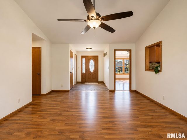 1816 PARKFIELD Drive, Pekin, IL 61554
