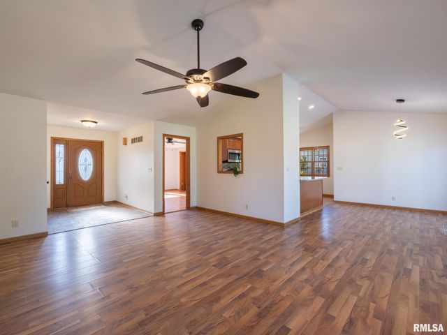 1816 PARKFIELD Drive, Pekin, IL 61554