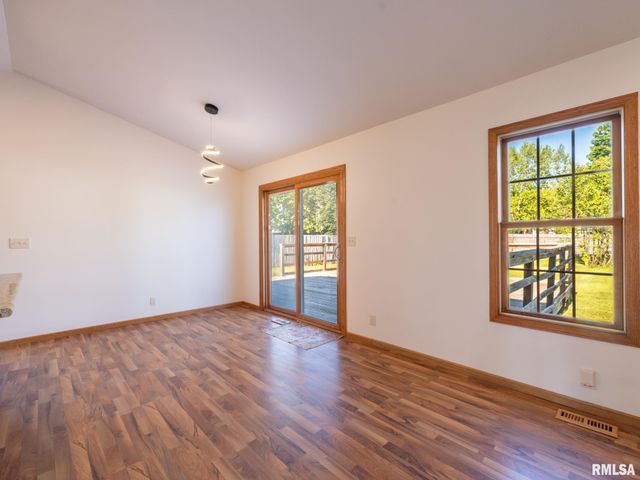 1816 PARKFIELD Drive, Pekin, IL 61554
