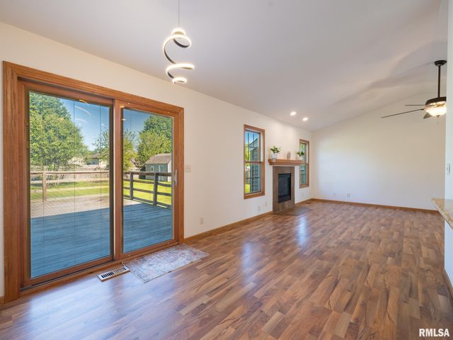 1816 PARKFIELD Drive, Pekin, IL 61554
