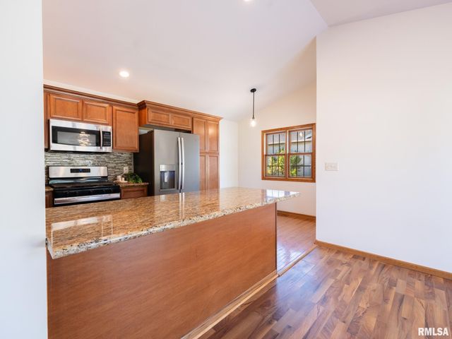1816 PARKFIELD Drive, Pekin, IL 61554