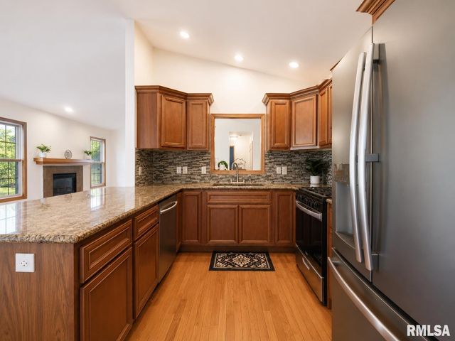 1816 PARKFIELD Drive, Pekin, IL 61554