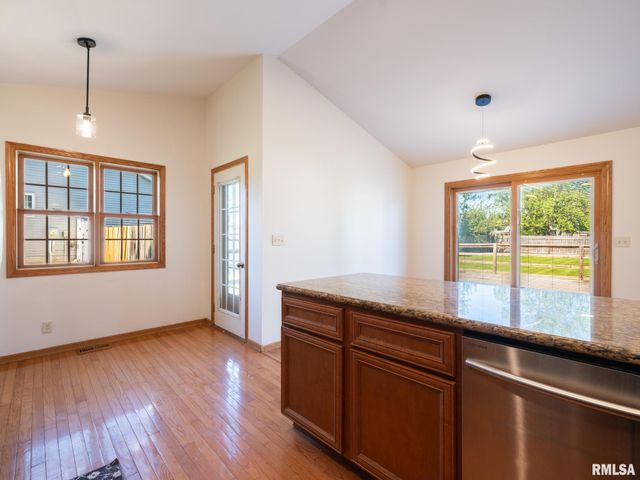 1816 PARKFIELD Drive, Pekin, IL 61554