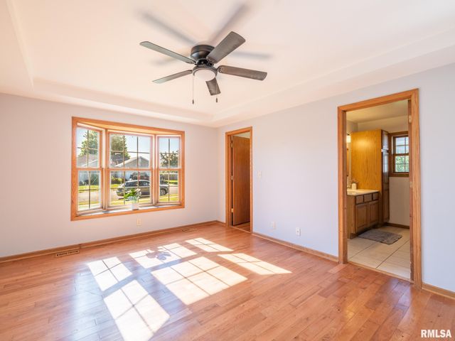 1816 PARKFIELD Drive, Pekin, IL 61554