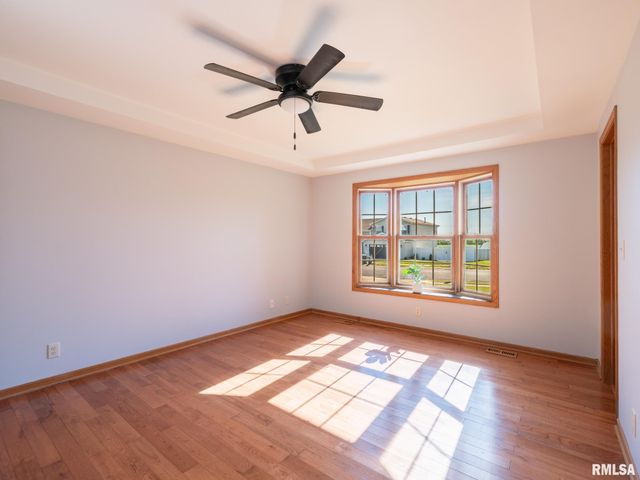 1816 PARKFIELD Drive, Pekin, IL 61554