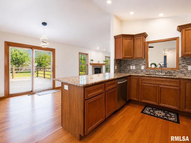 1816 PARKFIELD Drive, Pekin, IL 61554