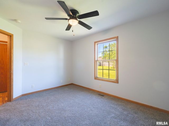 1816 PARKFIELD Drive, Pekin, IL 61554